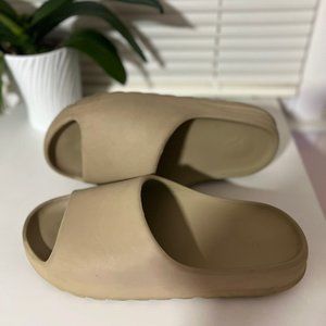 Adidas Yeezy Slide Bone Color Men’s Size 6 Womens Size 8 Authentic From Adidas